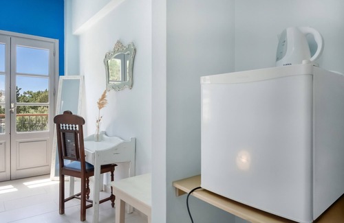 Massouri Apartment | Apartment 'Clio Side Sea View' with Shared Garden, Wi-Fi and Air Conditioning