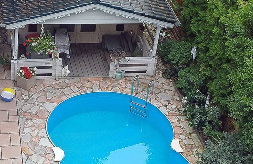 Mühlhausen Apartment | Apartment 'Vogelnest' with Shared Pool, Shared Terrace and Wi-Fi