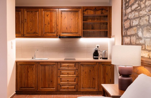 Potamia Apartment | Apartment 'Deluxe -Dryopi' with Mountain View, Private Terrace and Wi-Fi