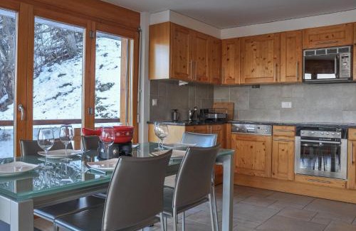 Saint-Pierre-de-Clages Apartment | Apartment Domaine des Reines A9 by Interhome