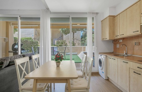 Los Canos de Meca Apartment | Apartment 'En Los Caños De Meca' with Sea View, Wi-Fi and Air Conditioning