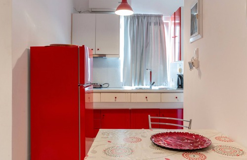 Salamis Apartment | Apartment 'Estia' with Shared Terrace, Wi-Fi and Air Conditioning
