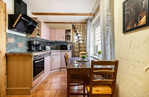 Oberwiesenthal Apartment | Apartment 'Ferienhaus Fichtelberg Apartement B' with Mountain View, Private Terrace and Wi-Fi