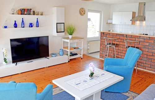 Altefaehr Apartment | Apartment 'Ferienwohnung Sundblick' with Lake View, Shared Terrace and Wi-Fi