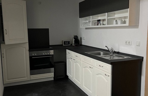 Arnstadt Apartment | Apartment 'Ferienwohnung Arnstadt Ost' with Private Terrace and Wi-Fi