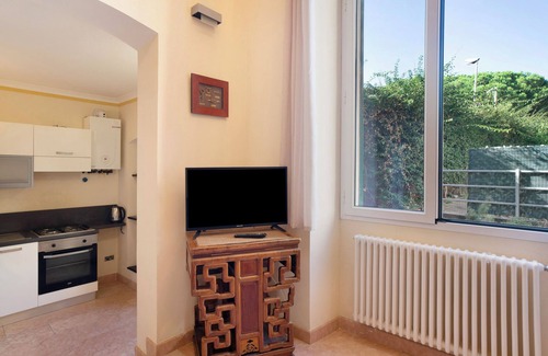 Cervo Apartment | Apartment 'Ferrovia, Borgo Dei Pescatori' with Sea View and Wi-Fi