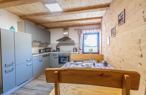 Schwalefeld Apartment | Apartment 'Fewo Wendelstein' with Shared Terrace, Shared Garden and Wi-Fi