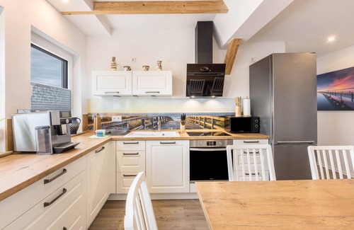 Braunsbedra Apartment | Apartment 'FeWo Landblick Geiseltal' with Shared Garden, Wi-Fi and Air Conditioning