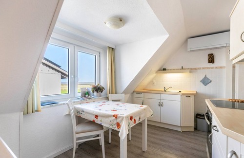 Langeneß Apartment | Apartment 'Fewo- Nommensen' with Shared Garden and Wi-Fi