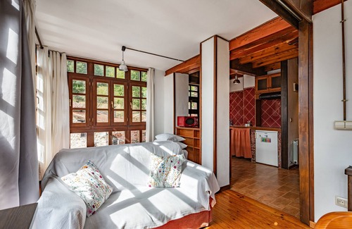 San Juan de Parres Apartment | Apartment 'Florenta G3' with Mountain View, Shared Garden and Wi-Fi
