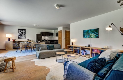 Les Praz-de-Chamonix Apartment | Apartment with Terrace & Garden 250m from Ski Lift