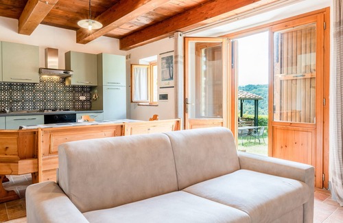 Santa Reparata Apartment | Apartment 'Frantoio' with Shared Pool, Shared Garden and Wi-Fi