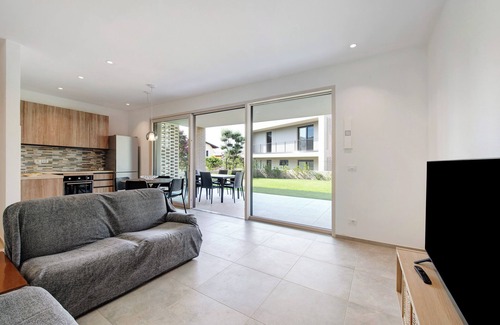 Peschiera del Garda Apartment | Apartment Garden Borgo Secolo with Private Garden & Wi-Fi