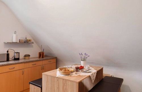 Hessisch Lichtenau Apartment | Apartment 'Gundlach' with Shared Terrace, Shared Garden and Wi-Fi