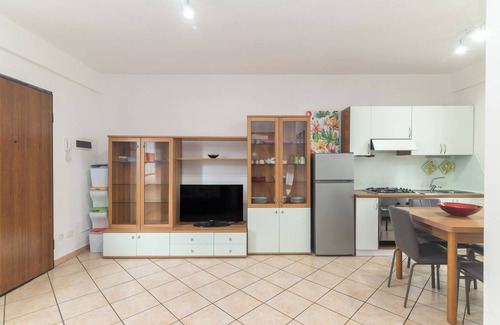 Olbia City Centre Apartment | Apartment 'Guest House Via Acquedotto Romano' with Wi-Fi and Air Conditioning