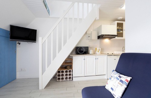 Trevignon Apartment | Apartment 'Guillaume' with Sea View