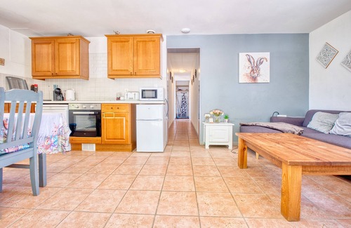 Bergerac Apartment | Apartment 'Hare' with Shared Pool, Wi-Fi and Air Conditioning