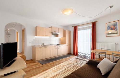 Vipiteno Apartment | Apartment 'Hatzlhof Nr 6' with Mountain View, Shared Terrace and Wi-Fi
