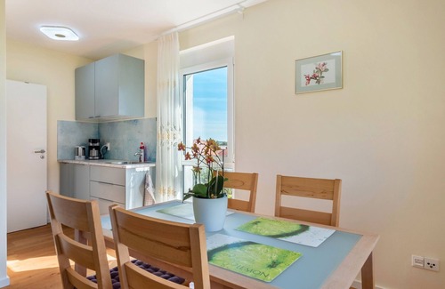 Roetenbach Apartment | Apartment 'Haus Rosengarten' with Balcony and Wi-Fi