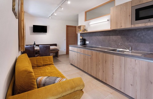 Sluderno Apartment | Apartment 'Hausergut Golden' with Mountain View, Private Terrace and Wi-Fi