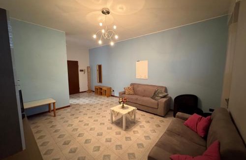 Oggiono Apartment | Apartment house in the center