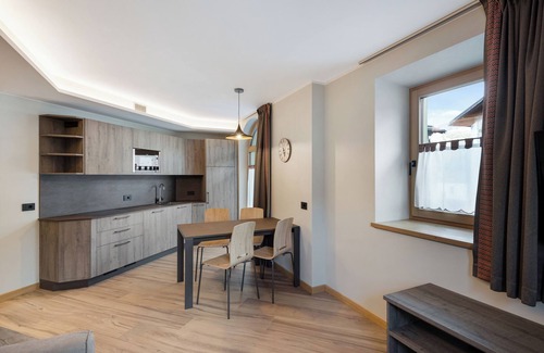 San Rocco Apartment | Apartment "Ice Mountain Planet Suite House" with Mountain View, Wi-Fi & Balcony