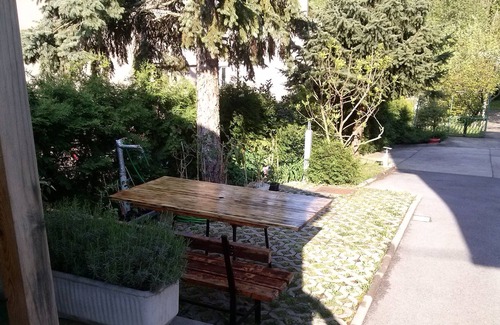 Zagreb House | Apartment II For Holidays Surrounded With A Garden (FREE WI-FI & FREE PARKING)