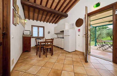 Suvereto Apartment | Apartment 'Il Mandorlo' with Private Terrace, Wi-Fi and Air Conditioning