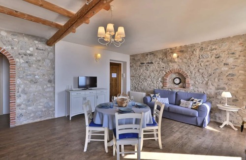 Oldesio Apartment | Apartment 'Il Melo' with Lake View, Wi-Fi and Air Conditioning