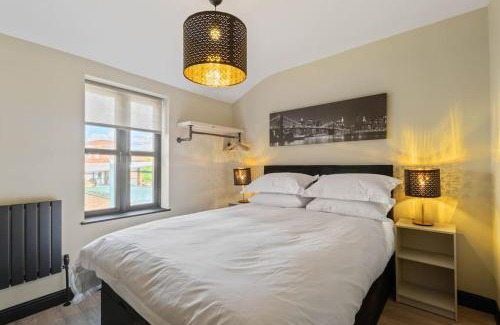 Trafford Apartment | Apartment in Altrincham Centre