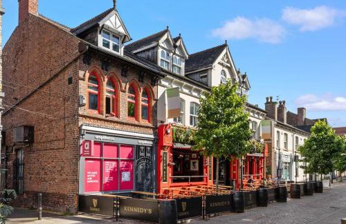 Trafford Apartment | Apartment in Altrincham Centre