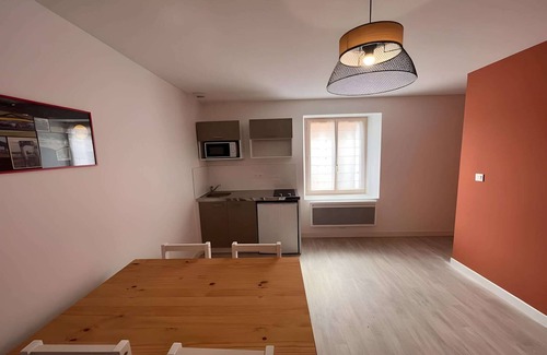 Ballon-Saint-Mars Apartment | Apartment in Ballon near Le Mans Circuit