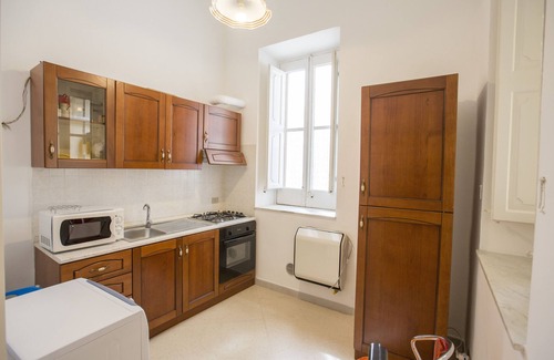 Cefalu Apartment | Apartment in garden a few steps from the sea from the historic centre