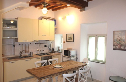 Giglio Porto Apartment | Apartment in Giglio Porto with 2 bedrooms sleeps 6