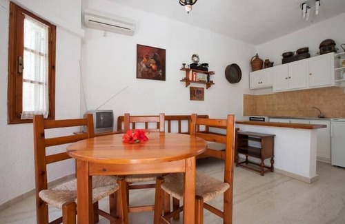 Istron Apartment | Apartment in Istro with Generous Terrace