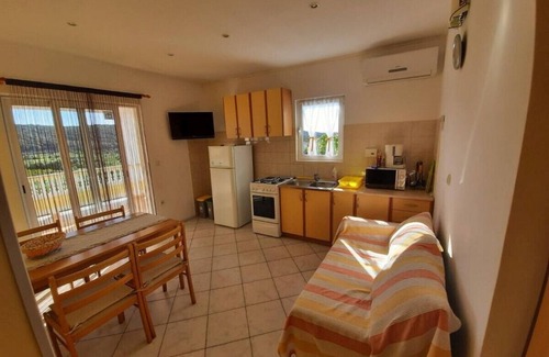 Kampor Apartment | Apartment in Kampor with Terrace, Air condition, WIFI (4235-3)