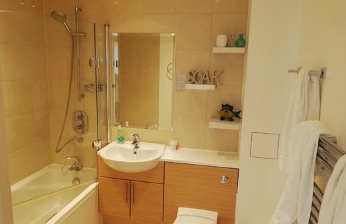 Newbury Apartment | Apartment in Newbury Parkway Centre