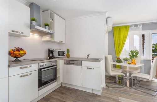 Njivice Apartment | Apartment in Njivice with Seaview, Balcony, Air condition, WIFI (4930-2)
