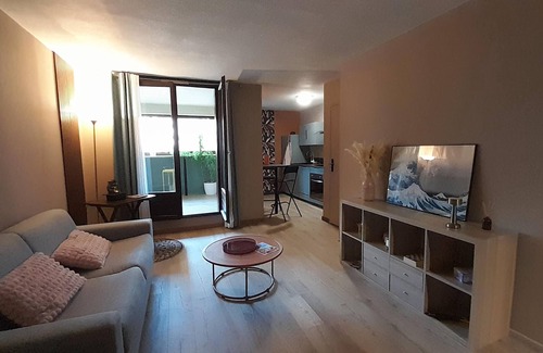 Cahors Apartment | Apartment in quiet residence near Valentré bridge