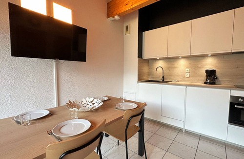 Samoens Apartment | Apartment in Samoëns Center - Pets Allowed, Parking