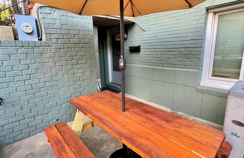 Near Northeast Apartment | Apartment in the heart of DC for families and friends—with private parking!