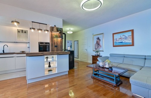 Trogir Apartment | Apartment in Trogir with Seaview, Terrace, Air condition, WIFI (3459-2)