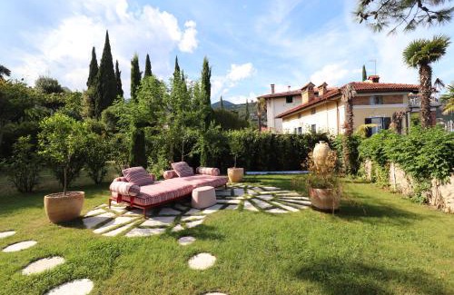 Icici Apartment | Apartment in villa Mery on the sea