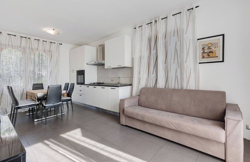 Costermano Apartment | Apartment 'Monica' with Lake View, Wi-Fi and Air Conditioning