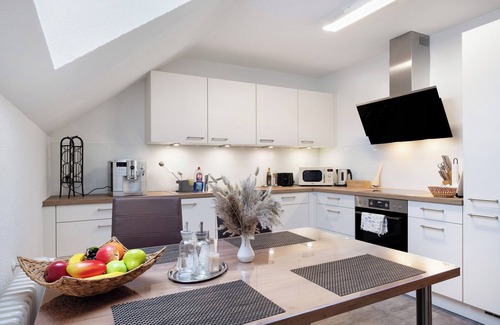 Haeusern Apartment | Apartment 'Kessler Waldblick' with Balcony and Wi-Fi