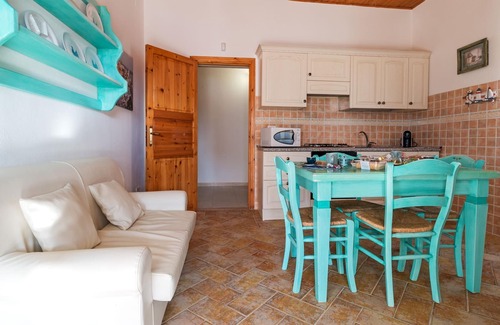 Sos Alinos Apartment | Apartment La Casa del Viale with A/C, Terrace & Garden