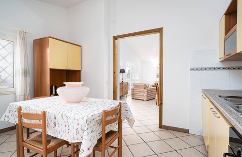 Sas Linnas Siccas Apartment | Apartment 'La Vela Gialla' with Sea View, Wi-Fi and Air Conditioning