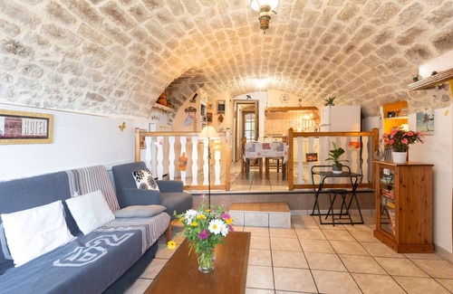 Payzac Apartment | Apartment 'Le Mas De La Blache' with Mountain View and Wi-Fi