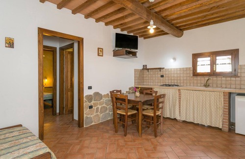 Piombino Apartment | Apartment 'Leccio' with Shared Pool, Wi-Fi and Air Conditioning