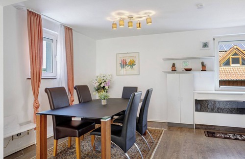 Reinhardshausen Apartment | Apartment 'Lerchenweg B' with Shared Terrace, Shared Garden and Wi-Fi